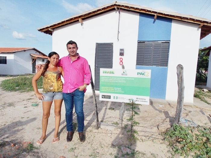Prefeito Antônio Parambú entrega 15 casas do Programa Minha Casa Minha Vida 2 - Imagem 1