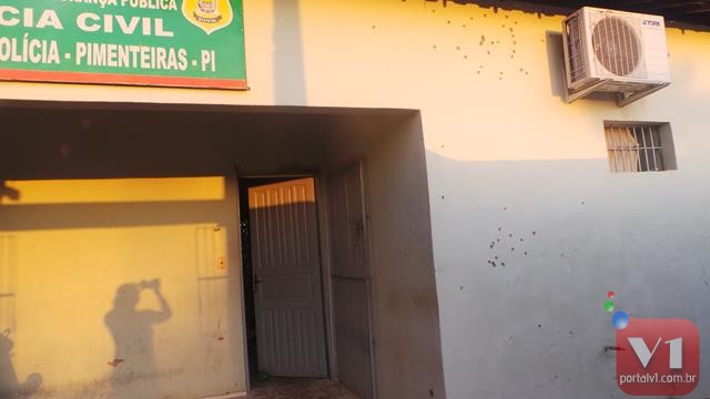 Assaltantes roubam Bradesco em Pimenteiras e promovem tiroteio - Imagem 3