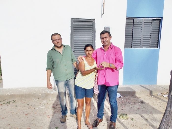 Prefeito Antônio Parambú entrega 15 casas do Programa Minha Casa Minha Vida 2 - Imagem 5