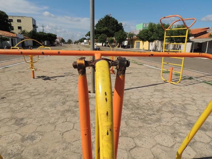 Patrimônio público é alvo de vândalos - Imagem 2