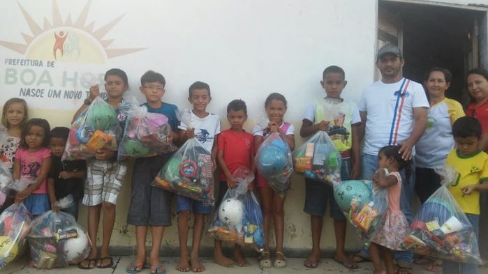 Prefeito Zé Resende entrega presente para crianças, nas escolas do município. - Imagem 15
