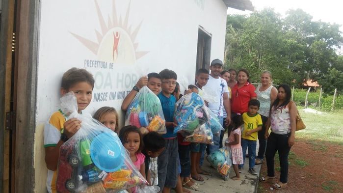 Prefeito Zé Resende entrega presente para crianças, nas escolas do município. - Imagem 16