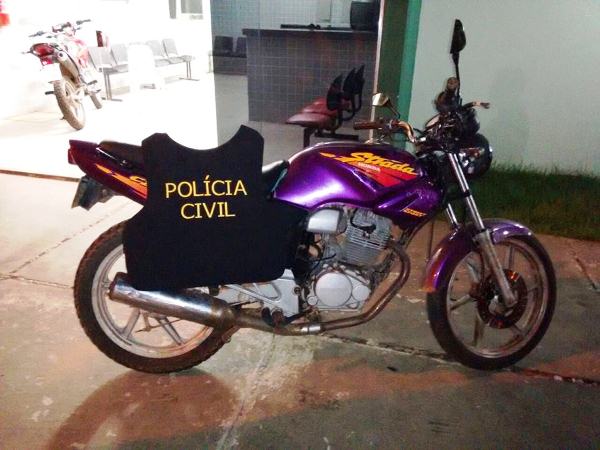 Dupla tenta fugir em moto roubada e são presos pela polícia em Campo Maior - Imagem 2