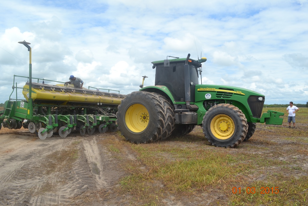 Começa plantio de Soja na Fazenda São Luiz, em Boa Hora.