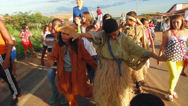 Caravana de teatro Cassimiro côco realiza oficinas de teatro e fazer show em Santo Inácio  - Imagem 38