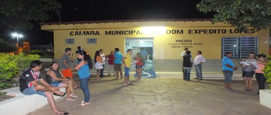 Estudantes conquistam lei para transportes escolar em Dom Expedito Lopes 