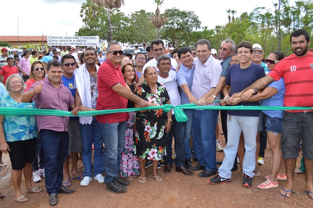 Prefeitos da planície litorânea prestigiam Bernildo Val em inauguração de estrada - Imagem 1