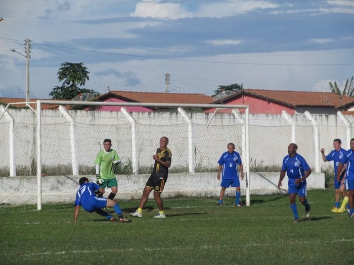 Elesbão Veloso empata e fica com quatro pontos no campeonato dos quarentões de Agricolândia - Imagem 8