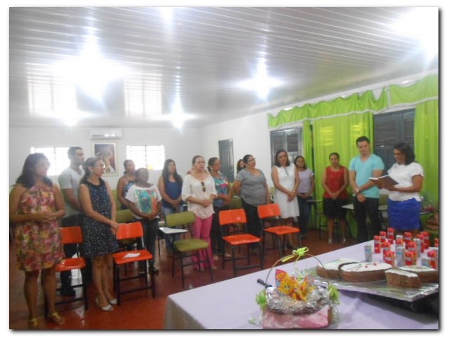 Secretária Municipal de Educação Maria Nilcimar se confraterniza com os funcionários  - Imagem 11