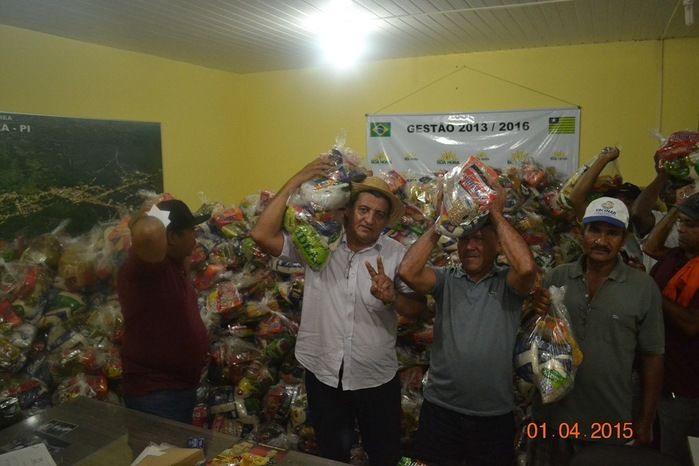 Prefeito Zé Resende entrega mais de 2600 cestas a famílias carentes de Boa Hora - Imagem 2