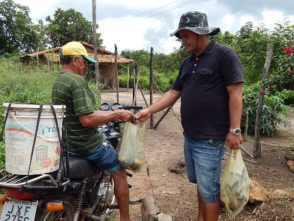 Prefeitura e Social entregam peixe para a população - Imagem 5