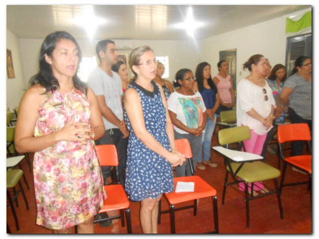 Secretária Municipal de Educação Maria Nilcimar se confraterniza com os funcionários  - Imagem 14