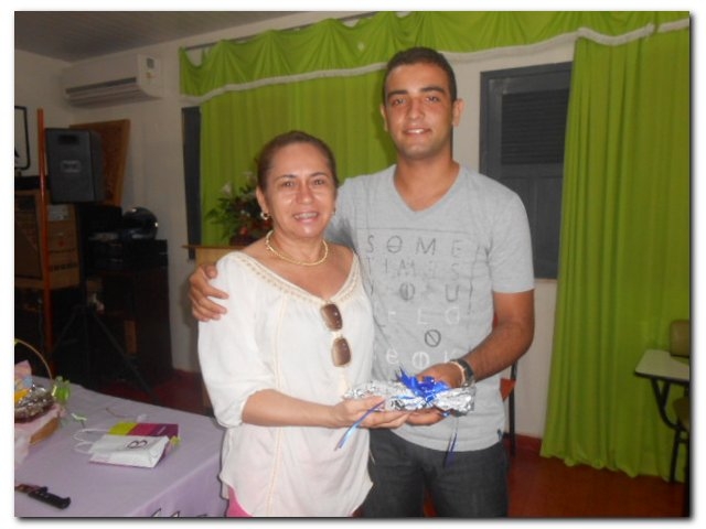 Secretária Municipal de Educação Maria Nilcimar se confraterniza com os funcionários  - Imagem 17