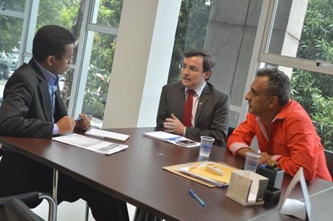 Vereador Edilson, acompanhado pelo dep. Fábio Novo, reivindica melhorias para o Hospital de Corrente ao Secretário de Saúde do Estado - Imagem 1