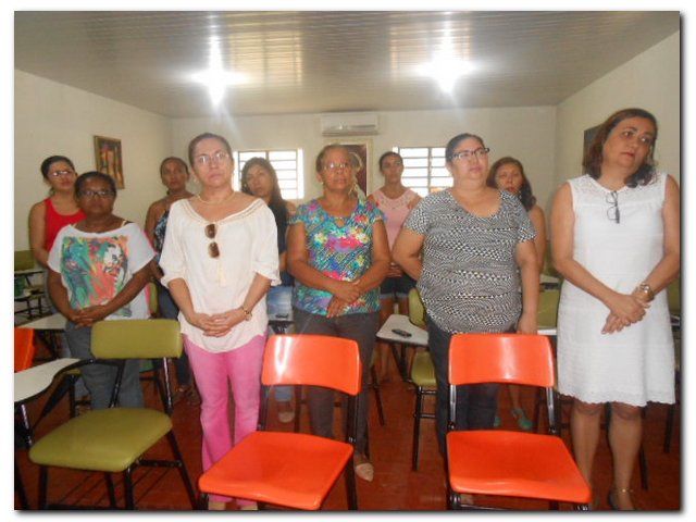 Secretária Municipal de Educação Maria Nilcimar se confraterniza com os funcionários  - Imagem 13