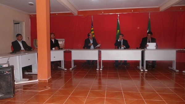 Vice-prefeita Lucia Lacerda assume prefeitura de Pimenteiras - Imagem 1