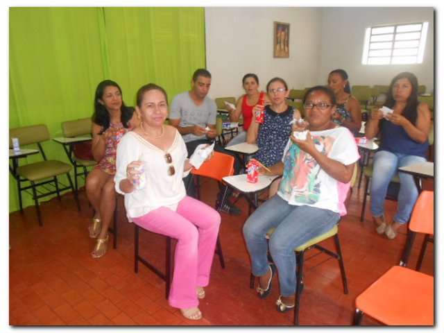 Secretária Municipal de Educação Maria Nilcimar se confraterniza com os funcionários  - Imagem 21