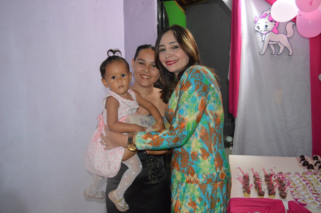 Pequena Yasmim comemorou seu 1º aninho 