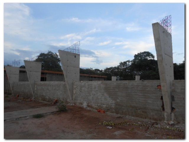 Prefeitura de Inhuma em Parceria com o FNDE constrói quadra com cobertura na Escola Monsenhor Lopes - Imagem 1