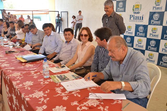 Governador Inaugura Obras em Ipiranga do Piauí - Imagem 117