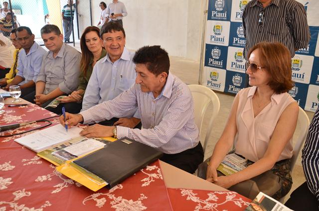 Governador Inaugura Obras em Ipiranga do Piauí - Imagem 116