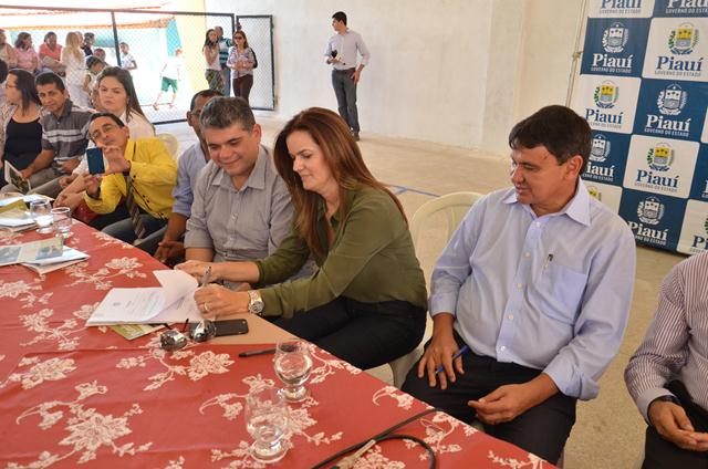 Governador Inaugura Obras em Ipiranga do Piauí - Imagem 121