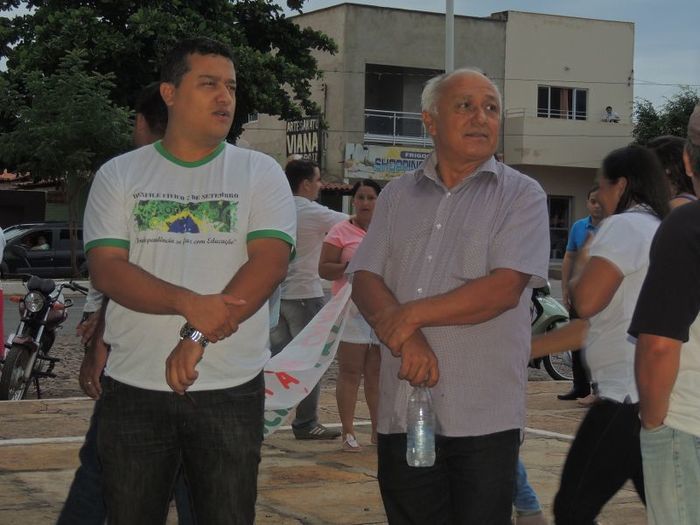 Debaixo de chuva, Caminhada pela Paz reuniu centenas de pessoas - Imagem 32