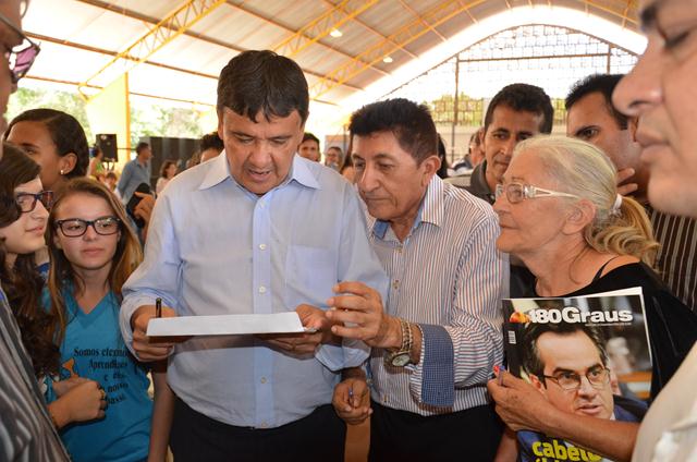 Governador Inaugura Obras em Ipiranga do Piauí - Imagem 131