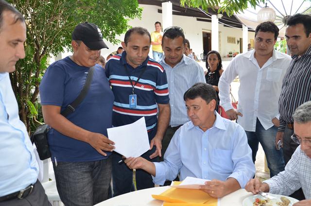 Governador Inaugura Obras em Ipiranga do Piauí - Imagem 136