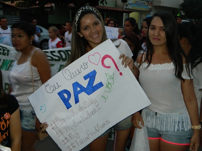 Debaixo de chuva, Caminhada pela Paz reuniu centenas de pessoas - Imagem 11
