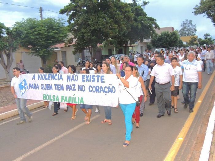 Debaixo de chuva, Caminhada pela Paz reuniu centenas de pessoas - Imagem 45