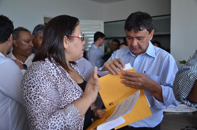 Governador Inaugura Obras em Ipiranga do Piauí - Imagem 42