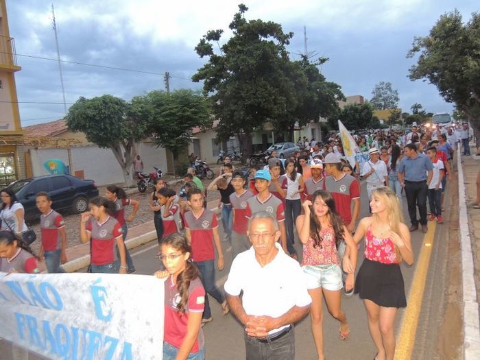 Debaixo de chuva, Caminhada pela Paz reuniu centenas de pessoas - Imagem 47