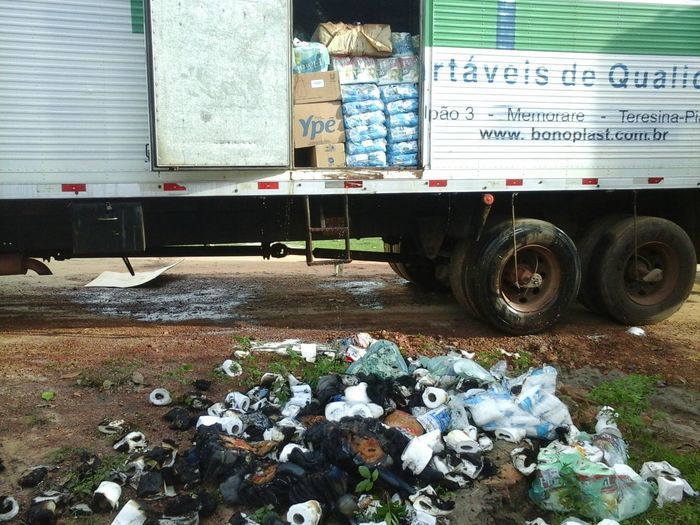 Incêndio em carga de caminhão baú causa desespero em pessoas na cidade de Boa Hora - Imagem 1
