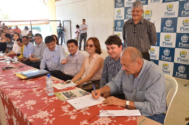 Governador Inaugura Obras em Ipiranga do Piauí - Imagem 118