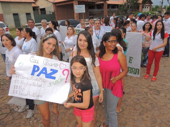Debaixo de chuva, Caminhada pela Paz reuniu centenas de pessoas - Imagem 35