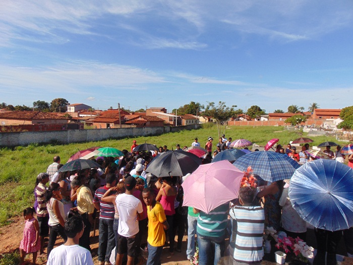 Missa de sétimo dia de Eduardo de Jesus, menino morto no Alemão, é marcada por lamentações - Imagem 7