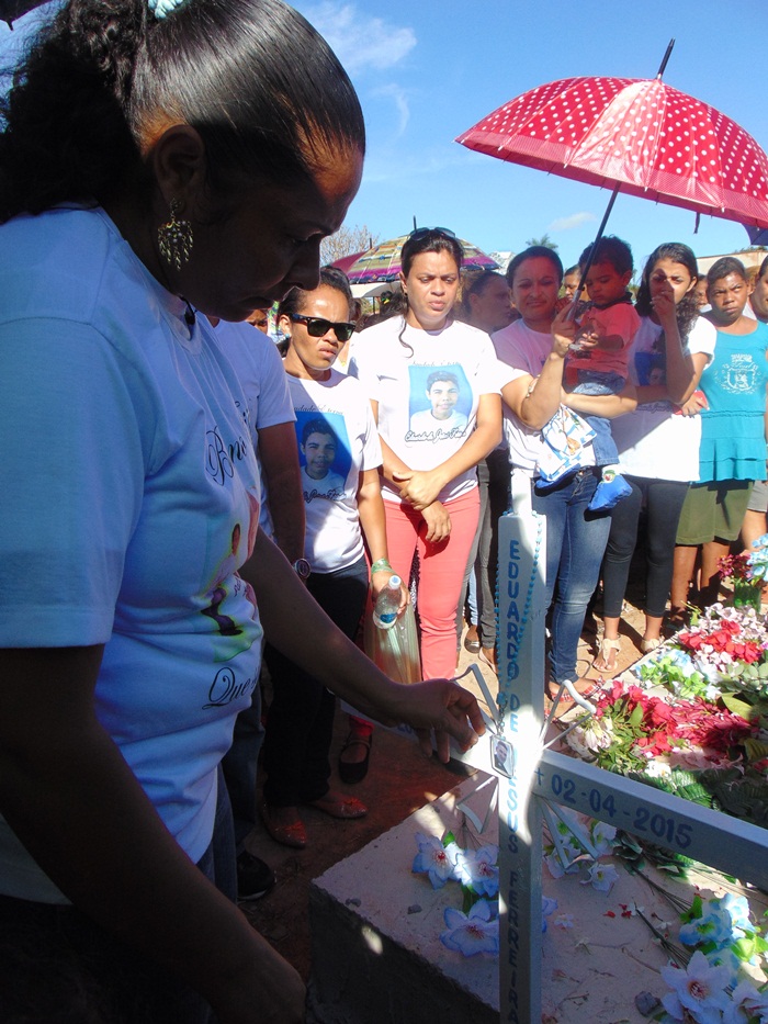 Missa de sétimo dia de Eduardo de Jesus, menino morto no Alemão, é marcada por lamentações - Imagem 6