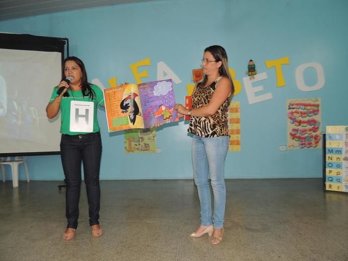 Prefeitura de Água Branca realiza entrega de material do Programa Alfa e Beto - Imagem 2