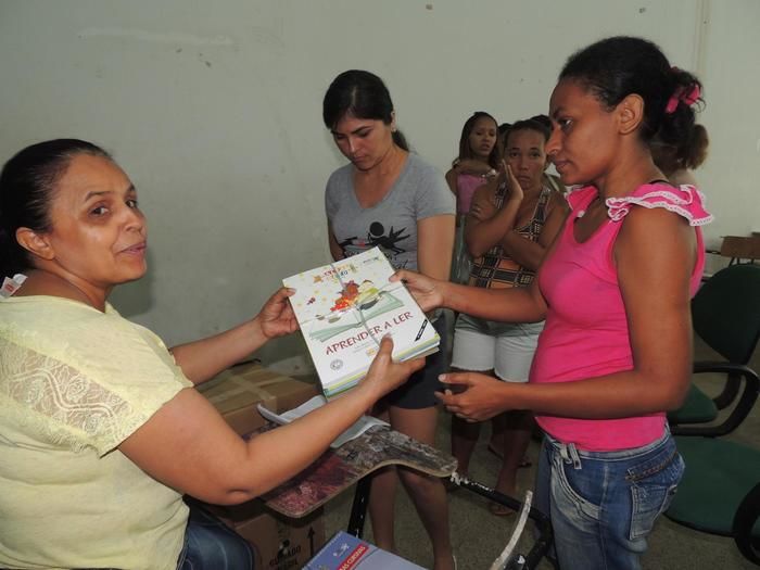 Prefeitura de Água Branca realiza entrega de material do Programa Alfa e Beto - Imagem 6