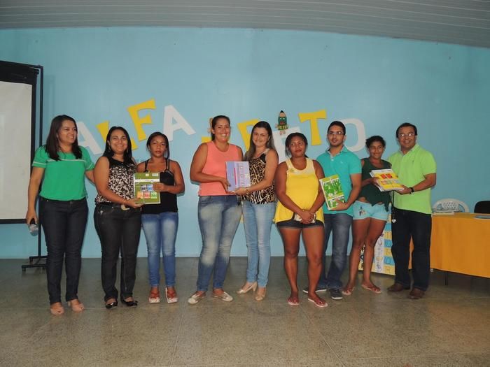 Prefeitura de Água Branca realiza entrega de material do Programa Alfa e Beto - Imagem 5