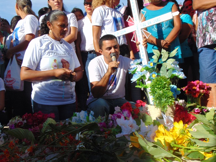 Missa de sétimo dia de Eduardo de Jesus, menino morto no Alemão, é marcada por lamentações - Imagem 4