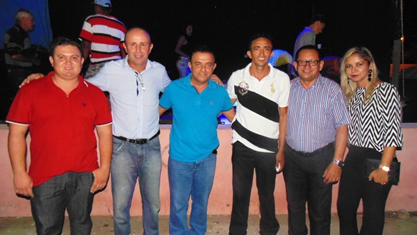 Prefeito e autoridades fazem entrega de prêmios  a vencedores de competições - Imagem 42