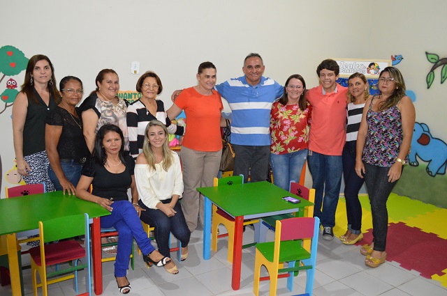 Prefeito Bernildo Val inaugura ampliação de escola e entrega kits de fardamento escolar - Imagem 12