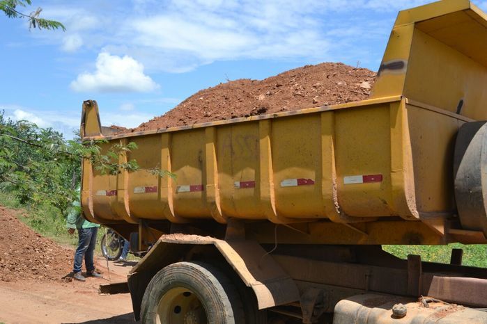 Estrada que liga Alegrete ao povoado Mandacaru já tem parte da primeira etapa da obra concluída - Imagem 1