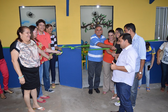 Prefeito Bernildo Val inaugura ampliação de escola e entrega kits de fardamento escolar - Imagem 9