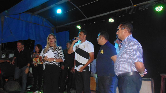 Prefeito e autoridades fazem entrega de prêmios  a vencedores de competições - Imagem 2