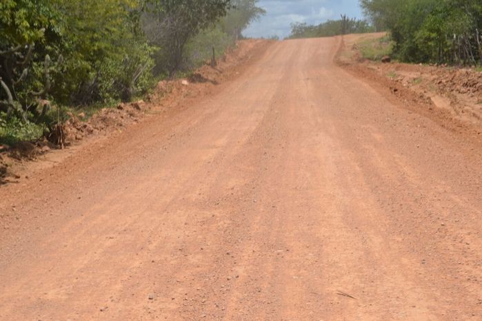Estrada que liga Alegrete ao povoado Mandacaru já tem parte da primeira etapa da obra concluída - Imagem 5