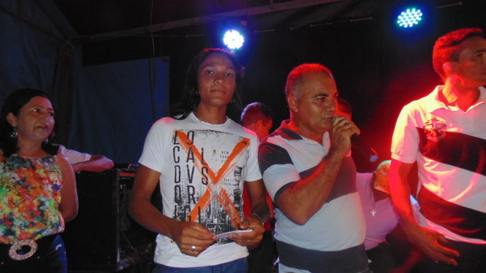 Prefeito e autoridades fazem entrega de prêmios  a vencedores de competições - Imagem 7