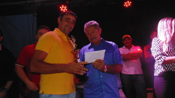 Prefeito e autoridades fazem entrega de prêmios  a vencedores de competições - Imagem 21